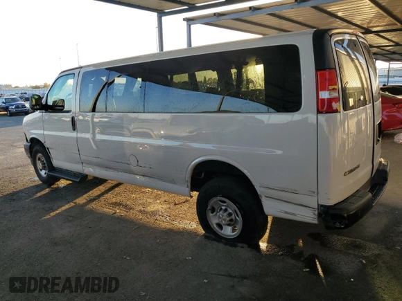 2023 Chevrolet Express Passenger LS z VIN 1GAZGNFP2P1259686, wystawiony jako Copart lot #79679114 z przebiegiem 9 322 mil mil oraz Szkoda całkowita • Salvage title. Historia ofert i sprzedaży dostępna na DreamBid. Obrazek 2.