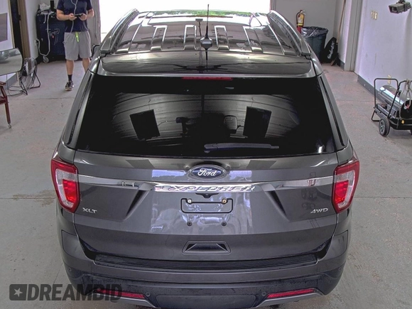 2019 Ford Explorer XLT z VIN 1FM5K8D85KGB20171, wystawiony jako IAAI lot #42767312 z przebiegiem 83 569 mil mil oraz . Historia ofert i sprzedaży dostępna na DreamBid. Obrazek 18.