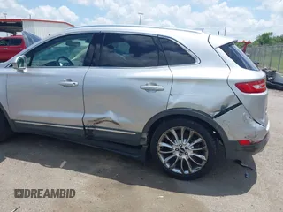 2015 Lincoln MKC z VIN 5LMCJ1A93FUJ25890, wystawiony jako IAAI lot #42125994 z przebiegiem 102 233 mil mil oraz . Historia ofert i sprzedaży dostępna na DreamBid. Obrazek 6.
