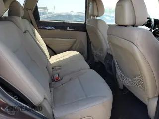 2014 Kia Sorento LX z VIN 5XYKT4A63EG434490, wystawiony jako Copart lot #57361795 z przebiegiem 146 278 mil mil oraz Czysty tytuł • Clean title. Historia ofert i sprzedaży dostępna na DreamBid. Obrazek 11.