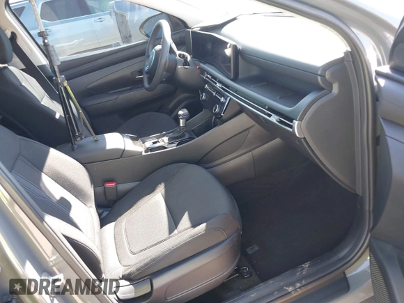 2025 Hyundai Tucson SEL with VIN 5NMJB3DE7SH501802, listed as a IAAI auction lot 41732301 with 2,942 mi miles and . Bid and sale history available at DreamBid. Image 5.
