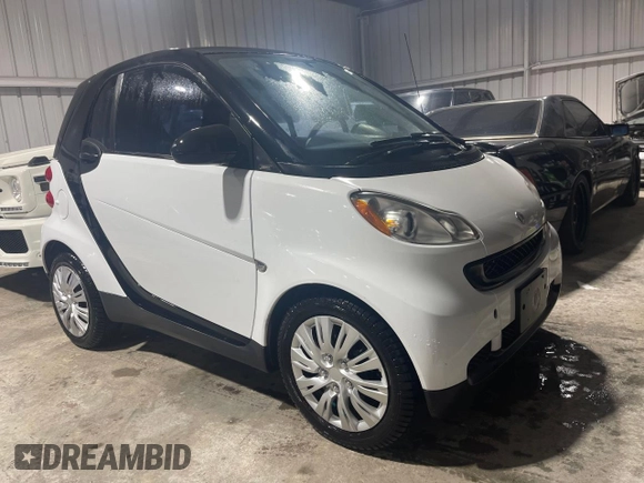 2012 Smart fortwo Pure z VIN WMEEJ3BA5CK540092, wystawiony jako Copart lot #51878135 z przebiegiem 59 356 mil mil oraz Szkody całkowita. Historia ofert i sprzedaży dostępna na DreamBid. Obrazek 1.