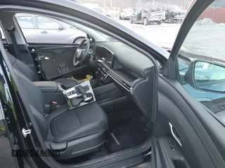 2025 Hyundai Tucson SEL Convenience with VIN 5NMJCCDE8SH462442, listed as a IAAI auction lot 41514124 with 6,774 mi miles and . Bid and sale history available at carsss.com. Image 5.