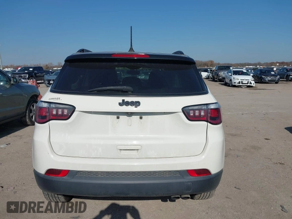 2019 Jeep Compass Altitude z VIN 3C4NJCBB2KT832402, wystawiony jako IAAI lot #41054965 z przebiegiem 84 804 mil mil oraz . Historia ofert i sprzedaży dostępna na DreamBid. Obrazek 16.