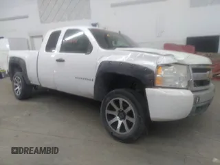 2007 Chevrolet Silverado 1500 1LT with VIN 1GCEK19027Z622968, listed as a IAAI auction lot 41376749 with 182,243 mi miles and . Bid and sale history available at DreamBid. Image 1.
