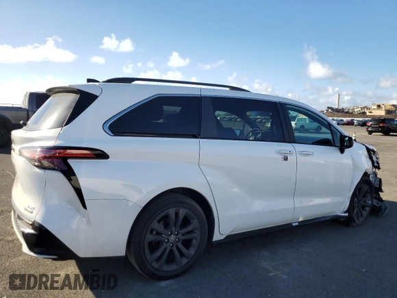 2024 Toyota Sienna XSE with VIN 5TDDRKEC7RS192680, listed as a Copart auction lot 87912735 with 27,806 mi miles and Clean Title. Bid and sale history available at carsss.com. Image 3.