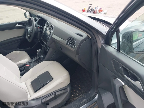 2020 Volkswagen Tiguan SE with VIN 3VV2B7AX3LM103195, listed as a IAAI auction lot 41847710 with 40,782 mi miles. Bid and sale history available at carsss.com. Image 5.