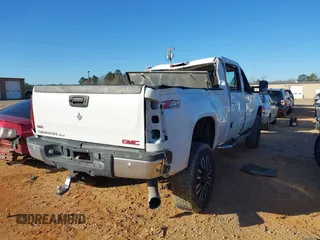 2009 GMC Sierra 2500HD SLT z VIN 1GTHK63609F177464, wystawiony jako IAAI lot #41748237 z przebiegiem Nie podano mil oraz . Historia ofert i sprzedaży dostępna na DreamBid. Obrazek 4.