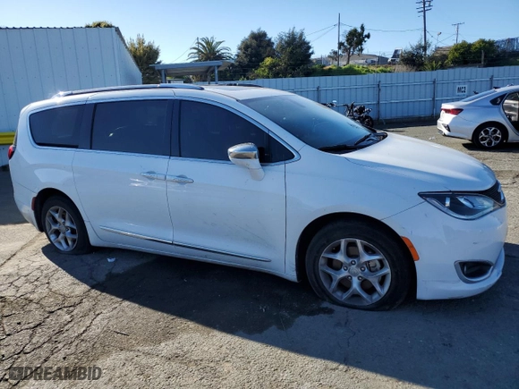 2020 Chrysler Pacifica Limited with VIN 2C4RC1GG7LR171829, listed as a Copart auction lot 49294445 with 113,015 mi miles and Clean Title. Bid and sale history available at carsss.com. Image 4.