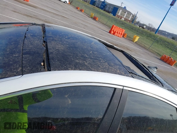 2014 Hyundai Azera Limited with VIN KMHFH4JG8EA390171, listed as a IAAI auction lot 41844326 with 159,884 mi miles and . Bid and sale history available at carsss.com. Image 6.