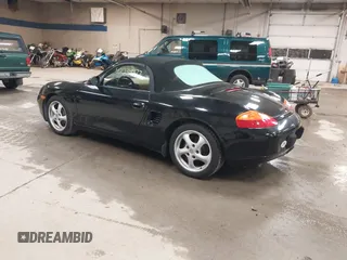 1999 Porsche Boxster z VIN WP0CA2984XU622814, wystawiony jako IAAI lot #42234977 z przebiegiem 52 404 mil mil oraz . Historia ofert i sprzedaży dostępna na DreamBid. Obrazek 3.