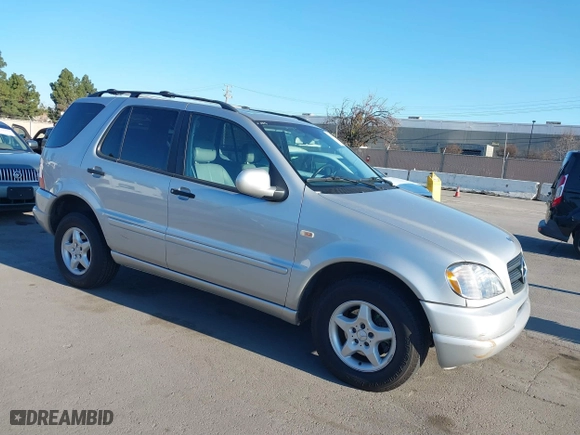 2001 Mercedes-Benz M-Class with VIN 4JGAB54E51A274528, listed as a IAAI auction lot 41290721 with 174,472 mi miles. Bid and sale history available at carsss.com. Image 1.