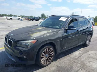 2013 BMW X1 28i z VIN WBAVM1C55DVW43523, wystawiony jako IAAI lot #42099204 z przebiegiem 108 566 mil mil oraz . Historia ofert i sprzedaży dostępna na DreamBid. Obrazek 2.