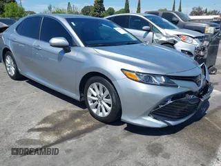 2019 Toyota Camry LE z VIN 4T1B11HK9KU269767, wystawiony jako IAAI lot #42019683 z przebiegiem 134 540 mil mil oraz . Historia ofert i sprzedaży dostępna na DreamBid. Obrazek 1.
