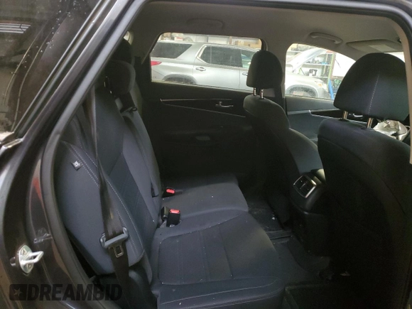 2019 Kia Sorento LX z VIN 5XYPG4A32KG548492, wystawiony jako Copart lot #61574165 z przebiegiem 134 672 mil mil oraz Szkoda całkowita • Salvage title. Historia ofert i sprzedaży dostępna na DreamBid. Obrazek 11.