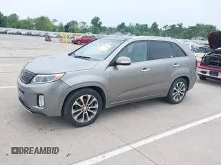 2014 Kia Sorento SX z VIN 5XYKW4A77EG434282, wystawiony jako IAAI lot #42513036 z przebiegiem 175 186 mil mil oraz . Historia ofert i sprzedaży dostępna na DreamBid. Obrazek 2.