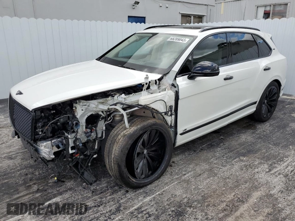 2021 Bentley Bentayga V8 z VIN SJAAM2ZV9MC036858, wystawiony jako Copart lot #41018244 z przebiegiem 29 054 mil mil oraz Nie do naprawy • Non repairable. Historia ofert i sprzedaży dostępna na DreamBid. Obrazek 1.