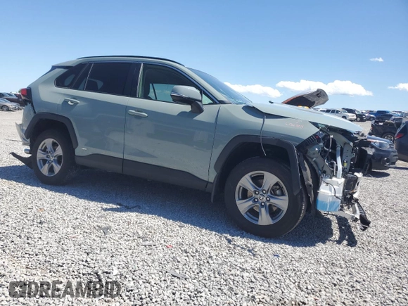 2023 Toyota RAV4 Hybrid XLE z VIN JTMRWRFV8PD206165, wystawiony jako Copart lot #58083135 z przebiegiem 27 023 mil mil oraz Szkoda całkowita • Salvage title. Historia ofert i sprzedaży dostępna na DreamBid. Obrazek 4.