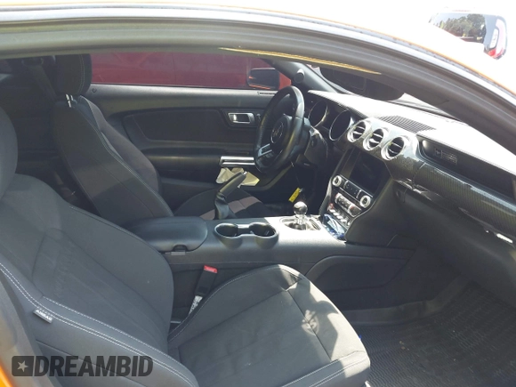 2020 Ford Mustang GT z VIN 1FA6P8CF5L5174647, wystawiony jako IAAI lot #42476619 z przebiegiem 42 728 mil mil oraz . Historia ofert i sprzedaży dostępna na DreamBid. Obrazek 5.