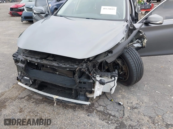 2019 Infiniti Q50 3.0t LUXE with VIN JN1EV7AR1KM559553, listed as a IAAI auction lot 40128019 with 62,272 mi miles. Bid and sale history available at carsss.com. Image 6.