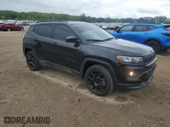 2024 Jeep Compass Latitude z VIN 3C4NJDBN4RT591517, wystawiony jako Copart lot #54611565 z przebiegiem 8 580 mil mil oraz Szkoda całkowita • Salvage title. Historia ofert i sprzedaży dostępna na DreamBid. Obrazek 4.