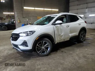 2023 Buick Encore GX Select z VIN KL4MMDS2XPB140951, wystawiony jako Copart lot #57944975 z przebiegiem 20 269 mil mil oraz Szkoda całkowita • Salvage title. Historia ofert i sprzedaży dostępna na DreamBid. Obrazek 1.