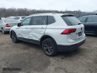 2024 Volkswagen Tiguan SE with VIN 3VVMB7AX1RM008684, listed as a IAAI auction lot 41801437 with 9,511 mi miles. Bid and sale history available at carsss.com. Image 3.