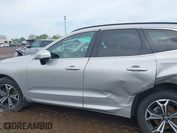2022 Volvo XC60 Momentum z VIN YV4L12RK0N1997610, wystawiony jako IAAI lot #42202592 z przebiegiem 3580 mil mil oraz . Historia ofert i sprzedaży dostępna na DreamBid. Obrazek 14.