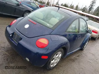2003 Volkswagen New Beetle Coupe GLS with VIN 3VWCK21C73M428805, listed as a IAAI auction lot 41582870 with 200,010 mi miles. Bid and sale history available at carsss.com. Image 4.