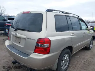 2006 Toyota Highlander w/3rd Row with VIN JTEDP21A160111886, listed as a IAAI auction lot 41832621 with 285,899 mi miles. Bid and sale history available at carsss.com. Image 4.