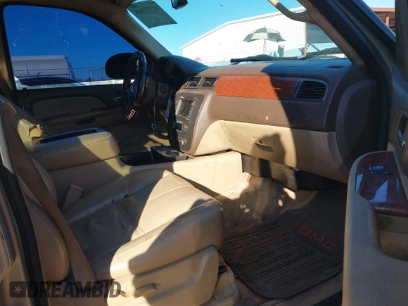 2007 GMC Yukon SLT with VIN 1GKFK13067J382064, listed as a IAAI auction lot 41371965 with 260,205 mi miles. Bid and sale history available at carsss.com. Image 5.
