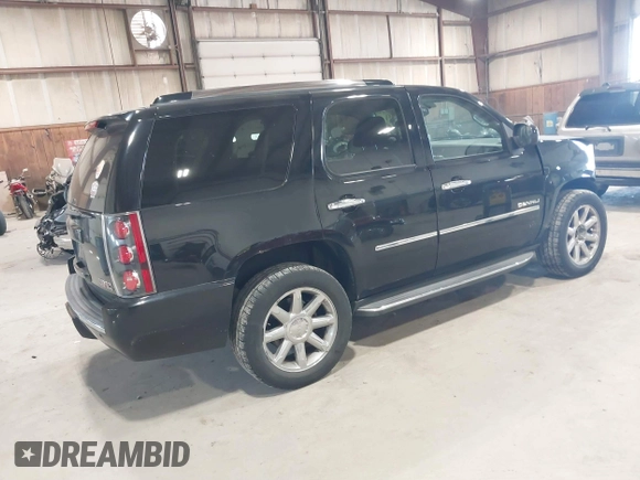 2013 GMC Yukon Denali with VIN 1GKS2EEF0DR105804, listed as a IAAI auction lot 42028402 with 121,054 mi miles. Bid and sale history available at carsss.com. Image 4.