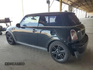 2011 MINI Hardtop z VIN WMWSU3C54BT253827, wystawiony jako Copart lot #57712835 z przebiegiem 150 016 mil mil oraz Czysty tytuł • Clean title. Historia ofert i sprzedaży dostępna na DreamBid. Obrazek 2.