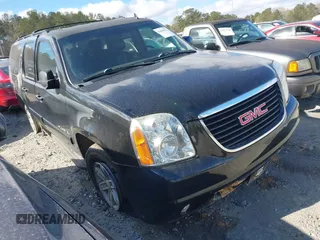 2013 GMC Yukon XL SLT with VIN 1GKS1KE02DR176998, listed as a IAAI auction lot 41839522 with 175,923 mi miles. Bid and sale history available at carsss.com. Image 1.