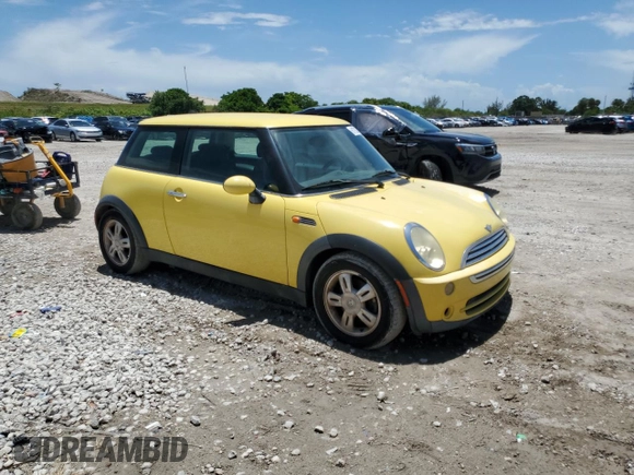 2006 MINI Hardtop with VIN WMWRC33556TJ75369, listed as a Copart auction lot 61793745 with 60,194 mi miles and Clean title. Bid and sale history available at DreamBid. Image 4.