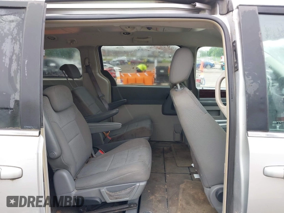 2010 Chrysler Town & Country Touring z VIN 2A4RR5D12AR198014, wystawiony jako IAAI lot #42220458 z przebiegiem 182 529 mil mil oraz . Historia ofert i sprzedaży dostępna na DreamBid. Obrazek 8.