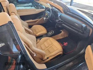2013 Ferrari 458 Italia z VIN ZFF68NHA9D0194046, wystawiony jako Copart lot #43152325 z przebiegiem 19 299 mil mil oraz Szkody całkowita. Historia ofert i sprzedaży dostępna na DreamBid. Obrazek 12.