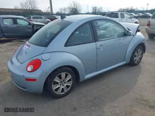 2010 Volkswagen New Beetle Coupe with VIN 3VWRW3AG1AM030235, listed as a IAAI auction lot 41513192 with 87,588 mi miles. Bid and sale history available at carsss.com. Image 4.