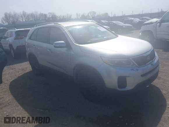 2014 Kia Sorento LX with VIN 5XYKT4A73EG492415, listed as a IAAI auction lot 41875320 with 189,293 mi miles and . Bid and sale history available at carsss.com. Image 1.