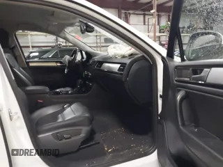 2014 Volkswagen Touareg Sport with VIN WVGEF9BP6ED005007, listed as a IAAI auction lot 41757033 with Not Provided miles and . Bid and sale history available at DreamBid. Image 5.