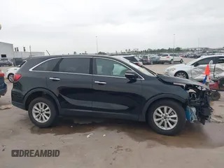 2020 Kia Sorento LX with VIN 5XYPG4A35LG642383, listed as a IAAI auction lot 41232335 with 61,802 mi miles. Bid and sale history available at carsss.com. Image 14.