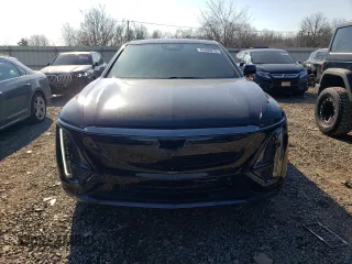 2024 Cadillac LYRIQ Sport z VIN 1GYKPWRK3RZ112032, wystawiony jako Copart lot #46460015 z przebiegiem 7 203 mil mil oraz Szkoda całkowita • Salvage title. Historia ofert i sprzedaży dostępna na DreamBid. Obrazek 5.