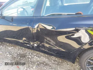 2018 Tesla Model 3 Long Range Battery z VIN 5YJ3E1EA9JF123109, wystawiony jako IAAI lot #42038158 z przebiegiem 133 361 mil mil oraz . Historia ofert i sprzedaży dostępna na DreamBid. Obrazek 6.