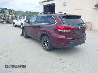 2019 Toyota Highlander LE with VIN 5TDBZRFH6KS943719, listed as a IAAI auction lot 42610730 with 64,089 mi miles and . Bid and sale history available at DreamBid. Image 3.