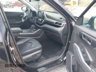 2022 Toyota Highlander XLE z VIN 5TDGZRBH3NS587245, wystawiony jako IAAI lot #42146453 z przebiegiem 74 909 mil mil oraz . Historia ofert i sprzedaży dostępna na DreamBid. Obrazek 5.