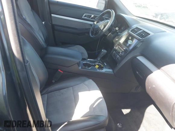 2017 Ford Explorer XLT z VIN 1FM5K7D8XHGB76500, wystawiony jako IAAI lot #41623014 z przebiegiem 149 171 mil mil oraz . Historia ofert i sprzedaży dostępna na DreamBid. Obrazek 5.