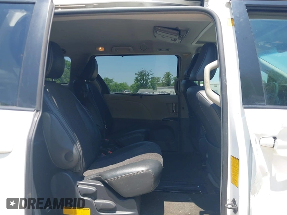 2012 Toyota Sienna SE z VIN 5TDXK3DC1CS186020, wystawiony jako IAAI lot #42471455 z przebiegiem 215 048 mil mil oraz . Historia ofert i sprzedaży dostępna na DreamBid. Obrazek 8.