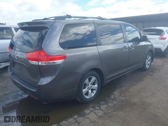 2011 Toyota Sienna LE AAS with VIN 5TDKK3DC4BS044382, listed as a IAAI auction lot 39280364 with 104,262 mi miles. Bid and sale history available at carsss.com. Image 4.