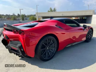2021 Ferrari SF90 z VIN ZFF95NLA4M0265120, wystawiony jako Copart lot #55701215 z przebiegiem 5000 mil mil oraz Szkody całkowita. Historia ofert i sprzedaży dostępna na DreamBid. Obrazek 4.
