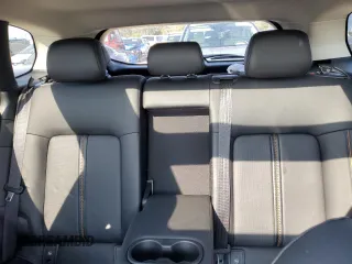 2023 Mazda CX-50 S Premium Plus z VIN 7MMVABEM0PN108531, wystawiony jako Copart lot #38335043 z przebiegiem Nie podano mil oraz . Historia ofert i sprzedaży dostępna na DreamBid. Obrazek 10.